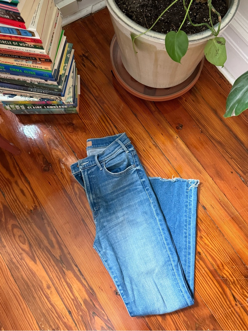 MOTHER Hustler Ankle Fray Flared Jeans